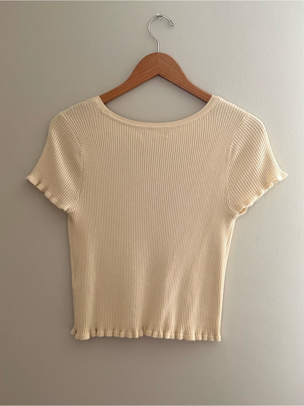 Abercrombie & Fitch Cream Ribbed Button V-Neck Crop Top - Picture 2 of 2